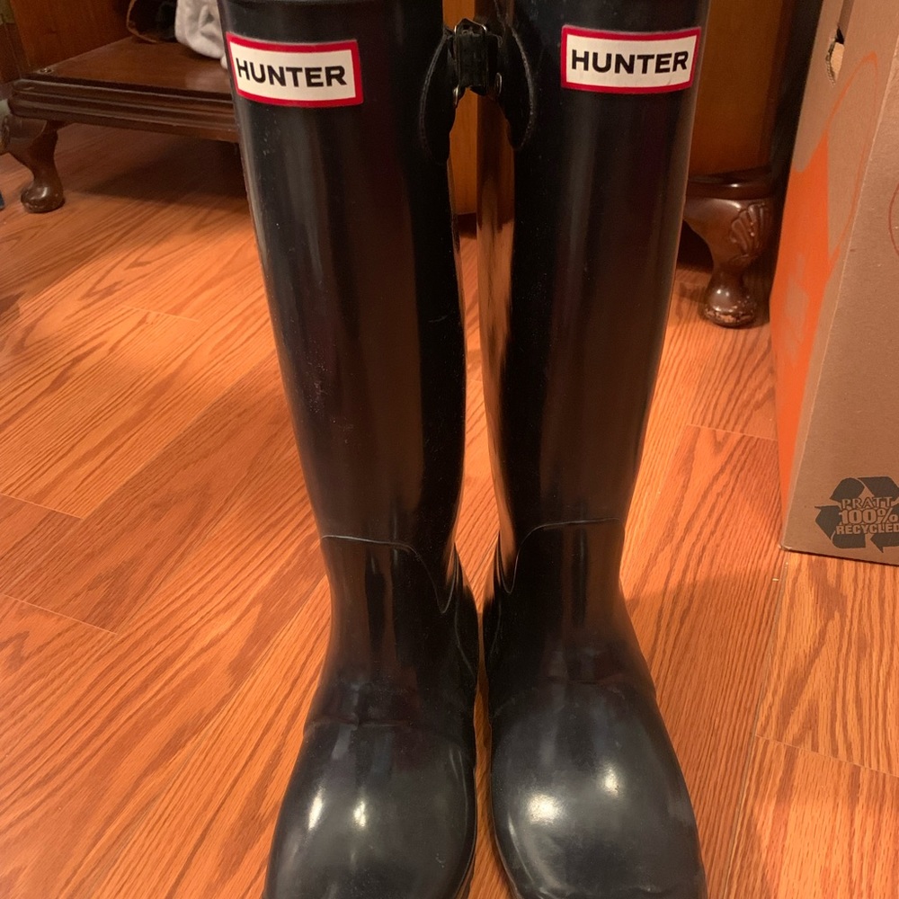Tall Hunter rain boots- glossy navy blue